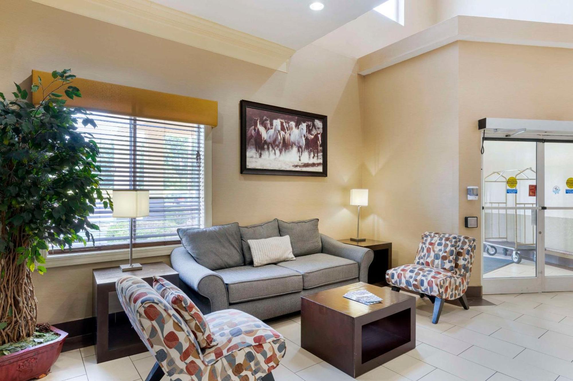 Quality Suites La Grange Exterior photo