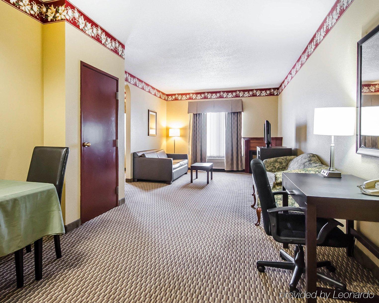 Quality Suites La Grange Exterior photo